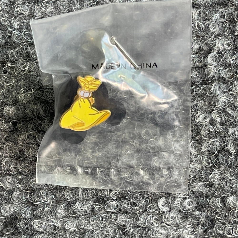 Disney Beauty and the Beast Dancing Napkin Yellow Enamel‎ Trading Pin New